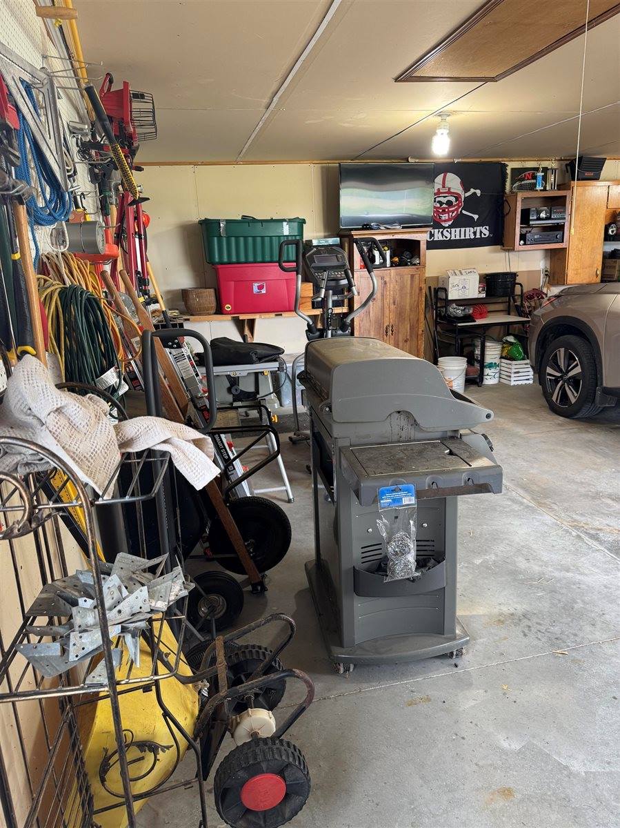 20292 East Fort Mcpherson Road, Maxwell, NE 69151