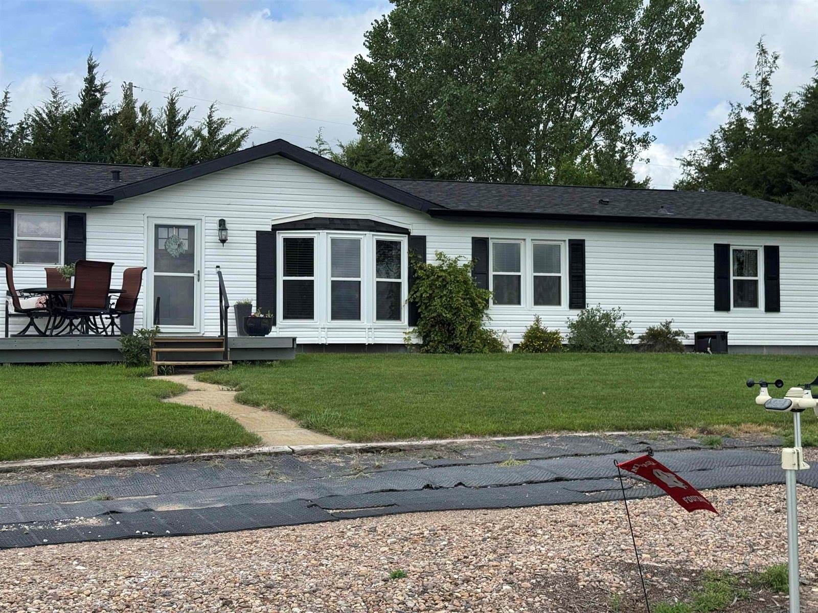 20292 East Fort Mcpherson Road, Maxwell, NE 69151