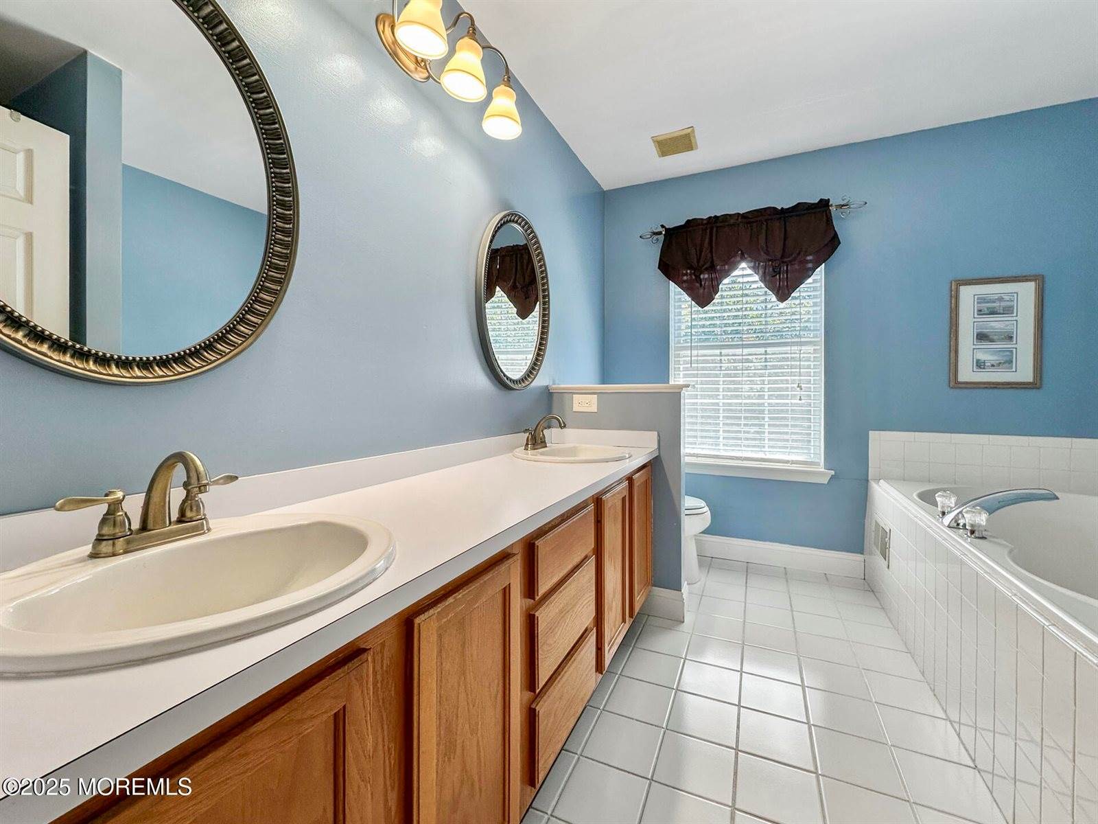 5 Twin Oaks Court, Jackson, NJ 08527