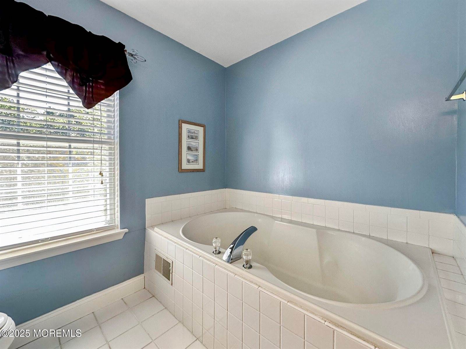 5 Twin Oaks Court, Jackson, NJ 08527