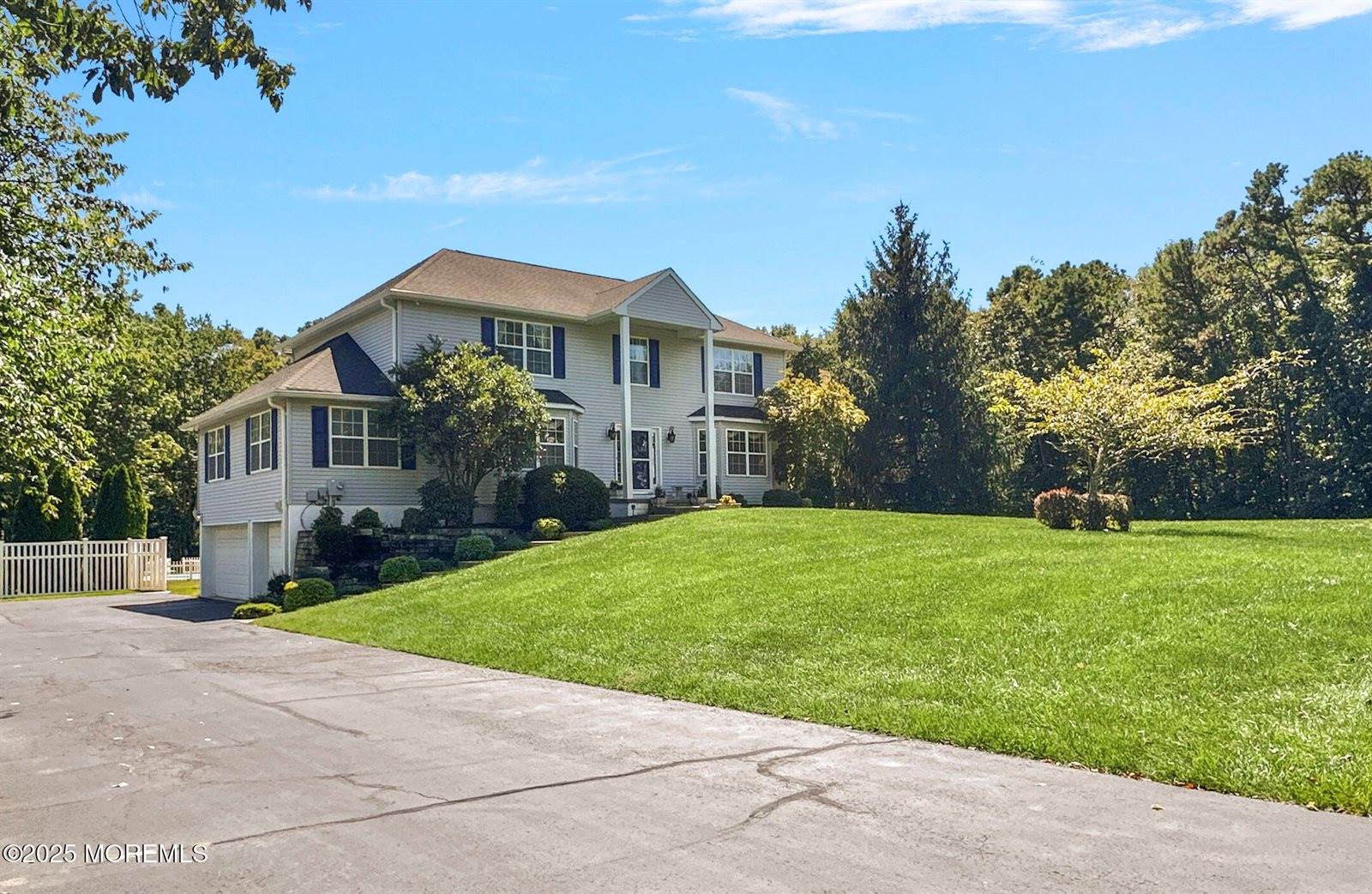 5 Twin Oaks Court, Jackson, NJ 08527