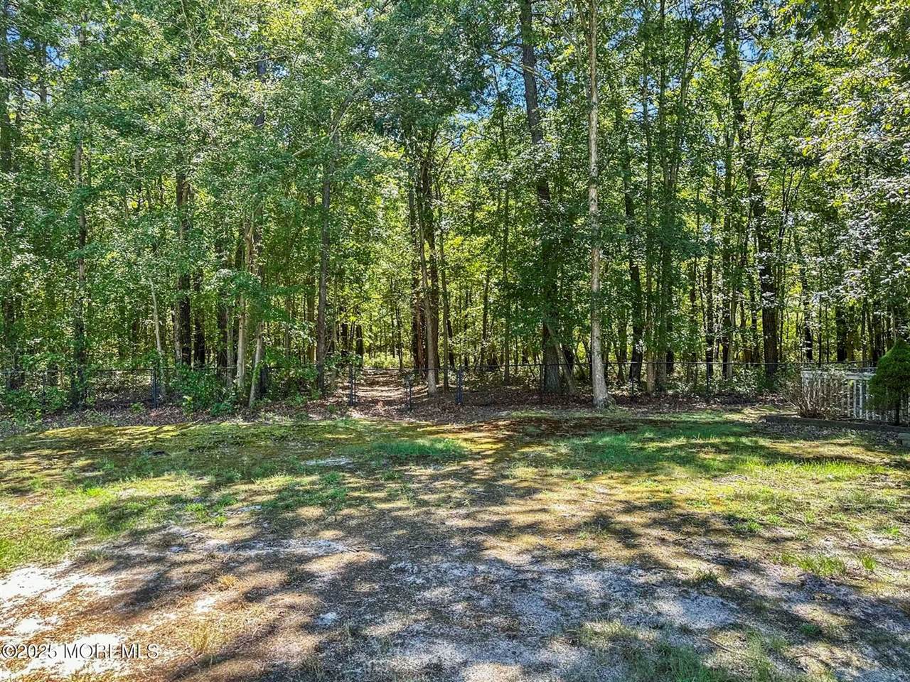 5 Twin Oaks Court, Jackson, NJ 08527