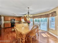5 Twin Oaks Court, Jackson, NJ 08527