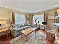 5 Twin Oaks Court, Jackson, NJ 08527