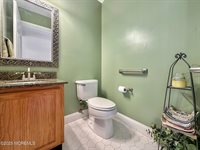 5 Twin Oaks Court, Jackson, NJ 08527