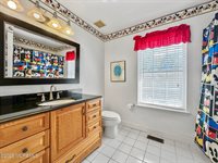 5 Twin Oaks Court, Jackson, NJ 08527