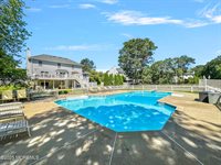 5 Twin Oaks Court, Jackson, NJ 08527