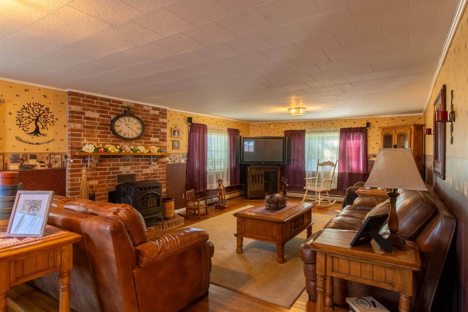 49 North Street, Newport, ME 04953