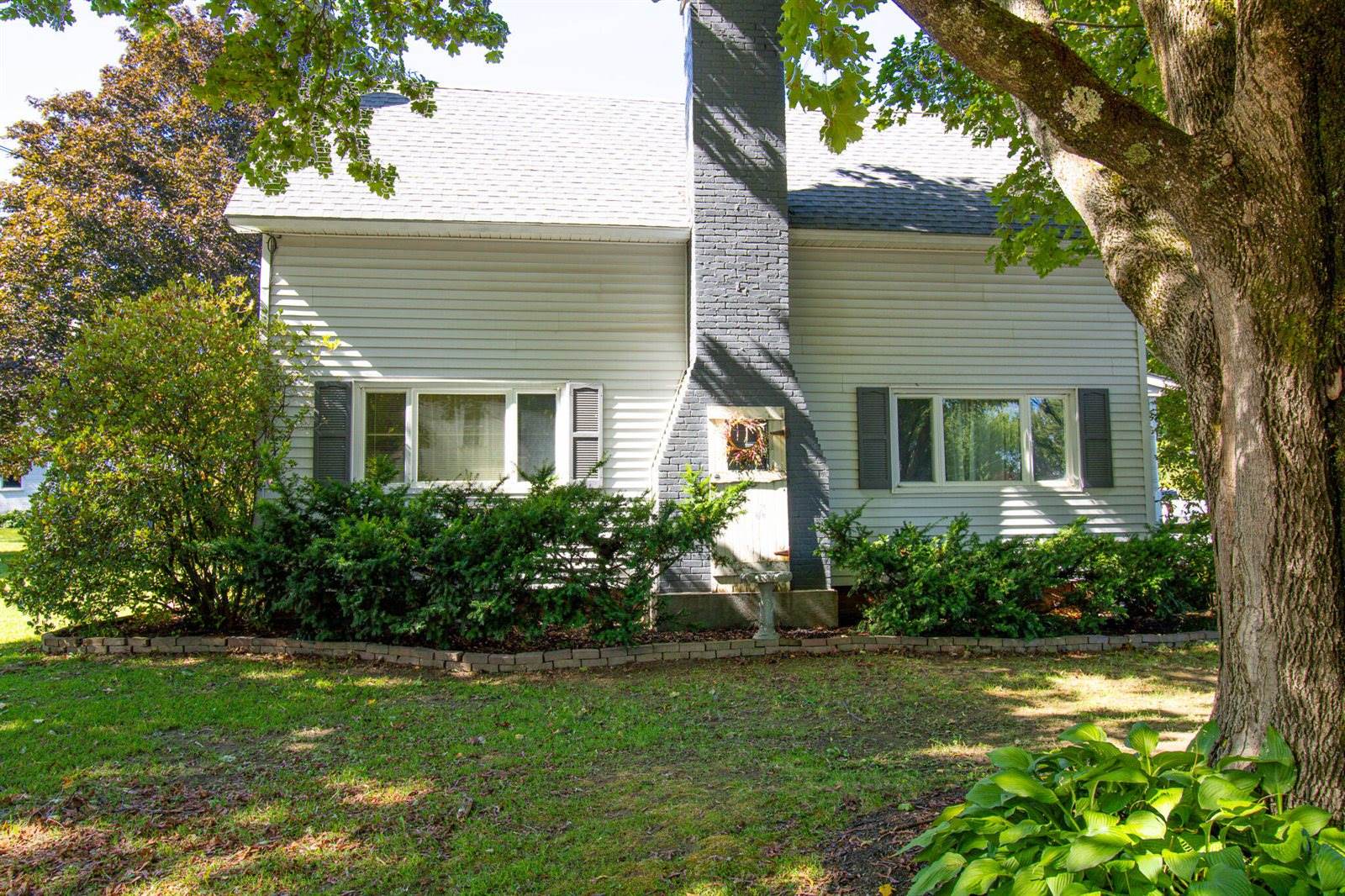 49 North Street, Newport, ME 04953