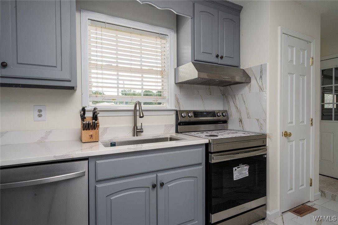 17020 Stonecliff Drive, Northport, AL 35475