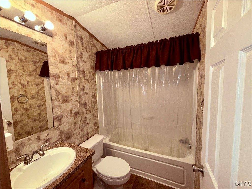 70 Albion Cross Road, Parish, NY 13131