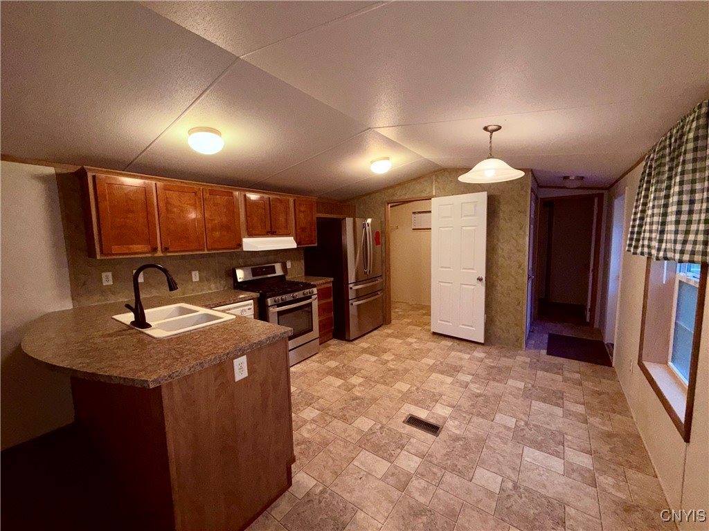 70 Albion Cross Road, Parish, NY 13131