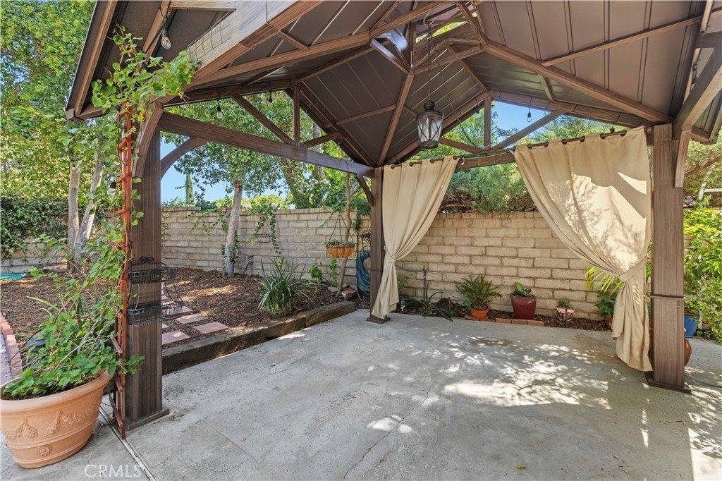 25402 Via Escovar, Valencia, CA 91355