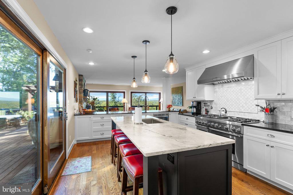 8525 Meadows Road, Warrenton, VA 20186