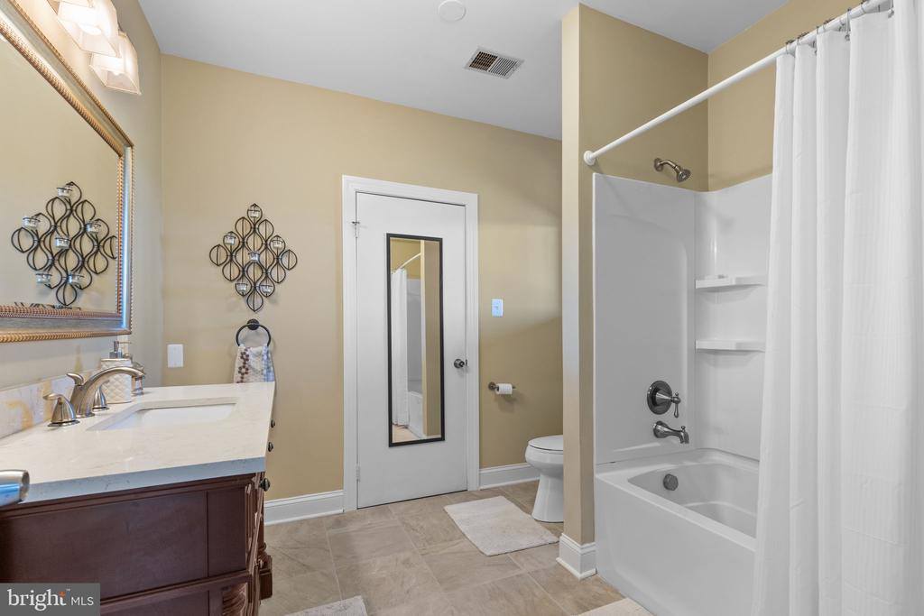 8525 Meadows Road, Warrenton, VA 20186