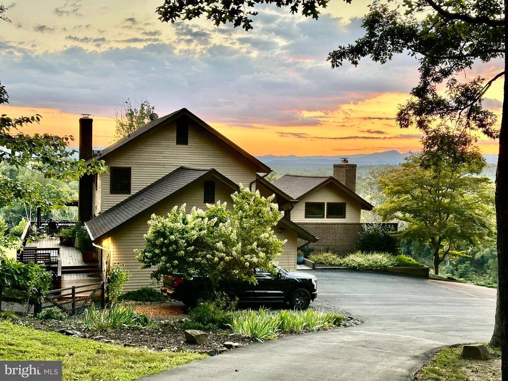 8525 Meadows Road, Warrenton, VA 20186