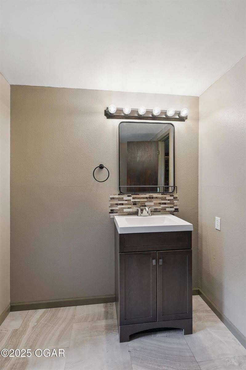 16537 Isis Road, Carthage, MO 64836