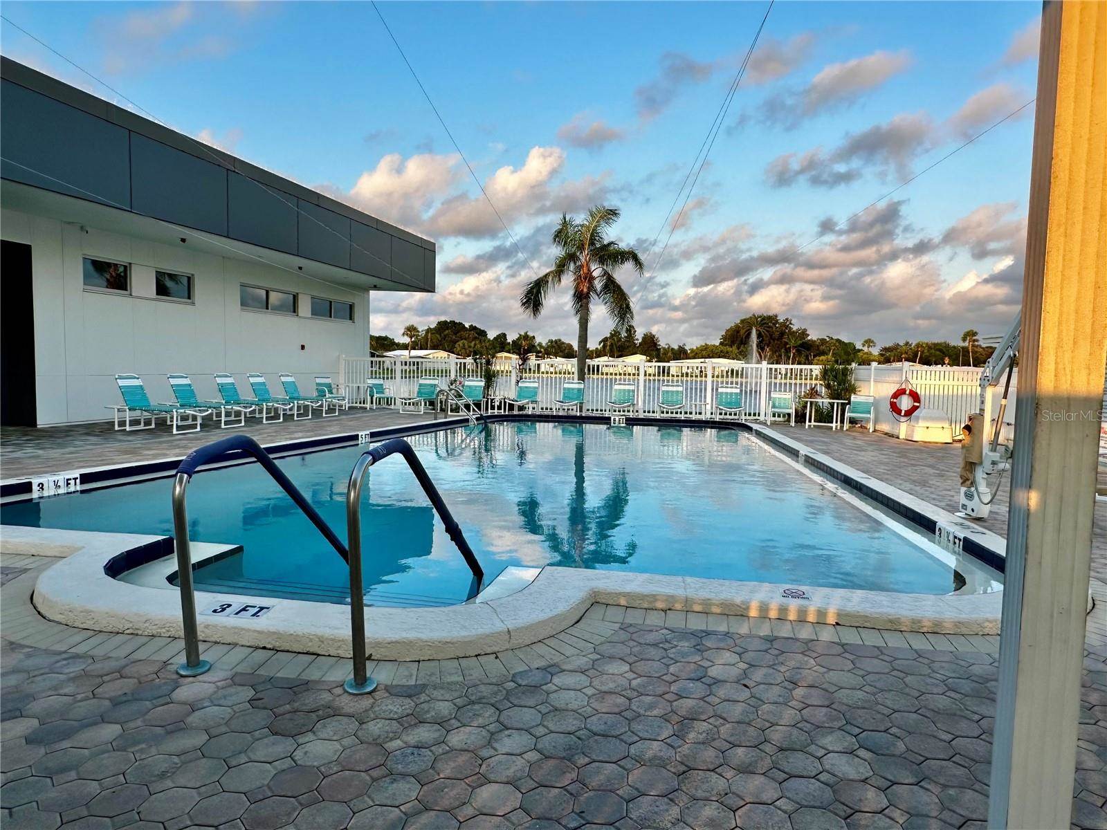 1100 Belcher Road South, #403, Largo, FL 33771