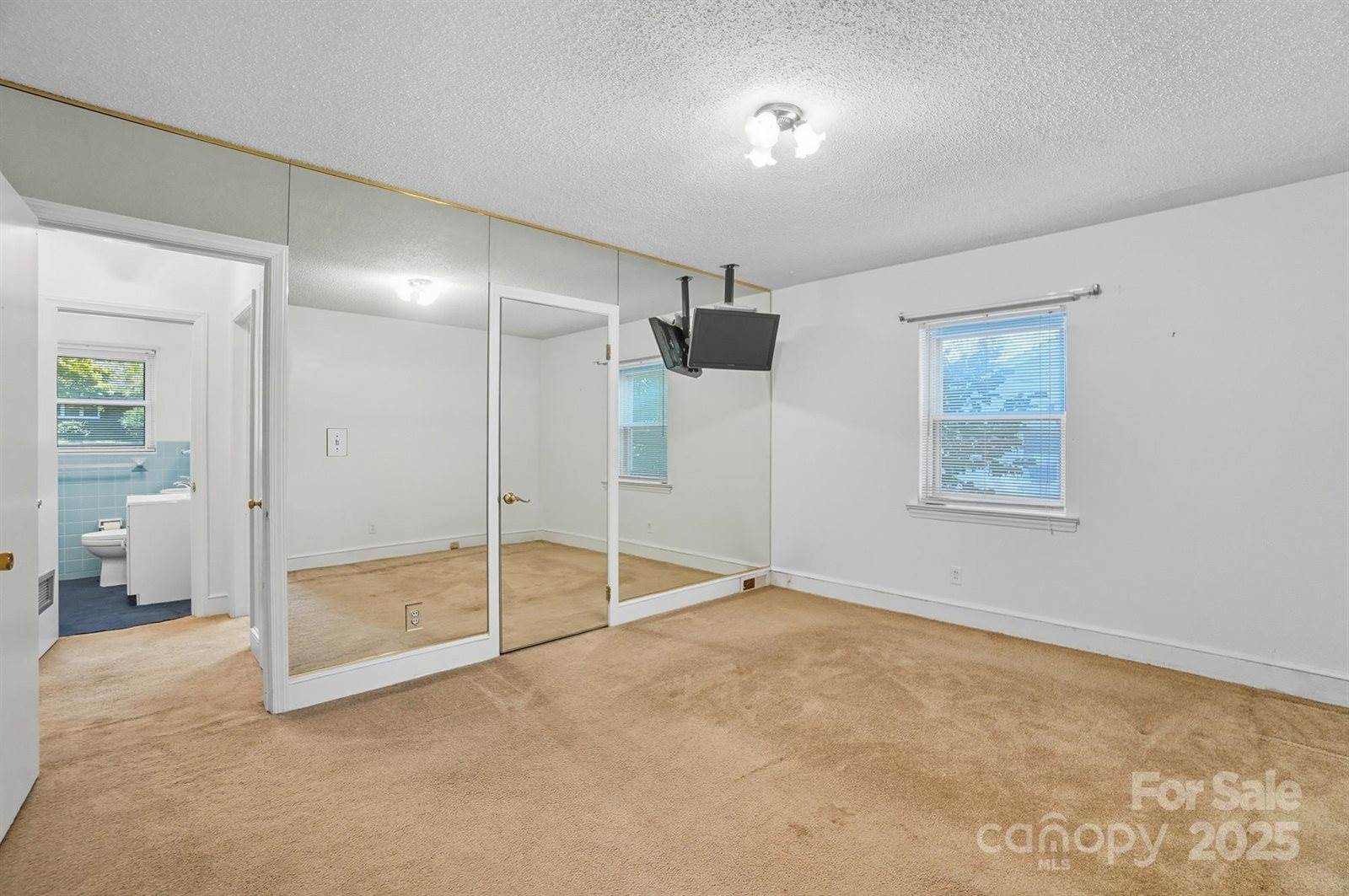 955 Hickory Nut Street, Charlotte, NC 28205