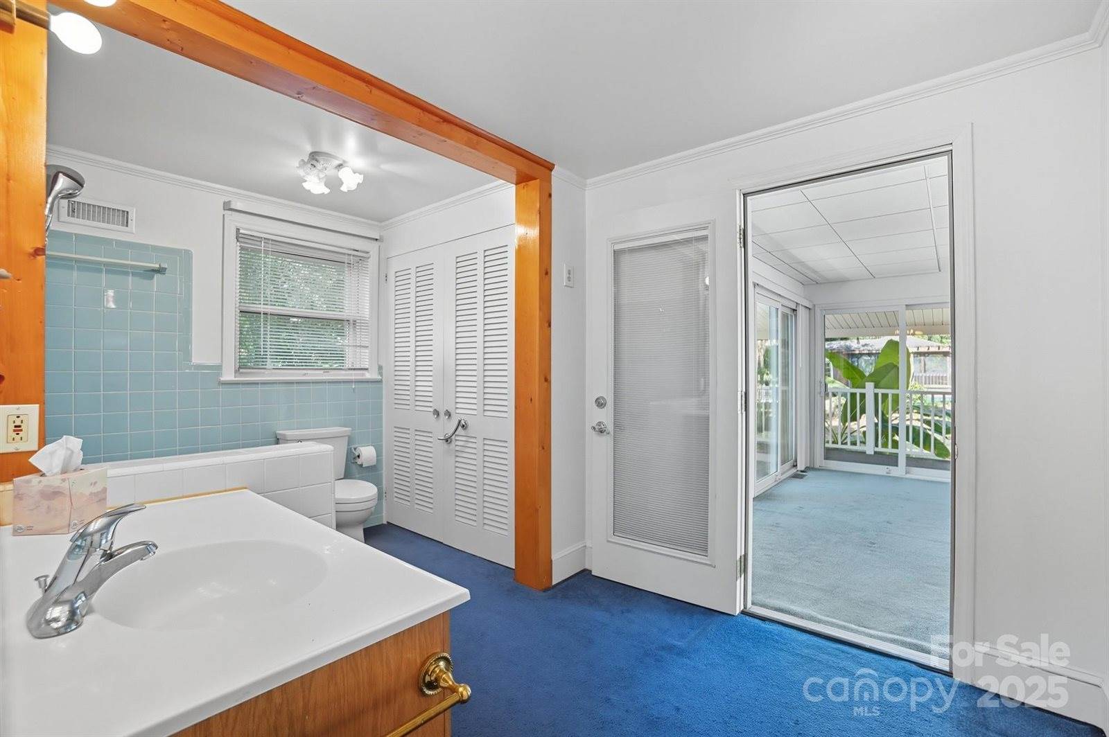 955 Hickory Nut Street, Charlotte, NC 28205