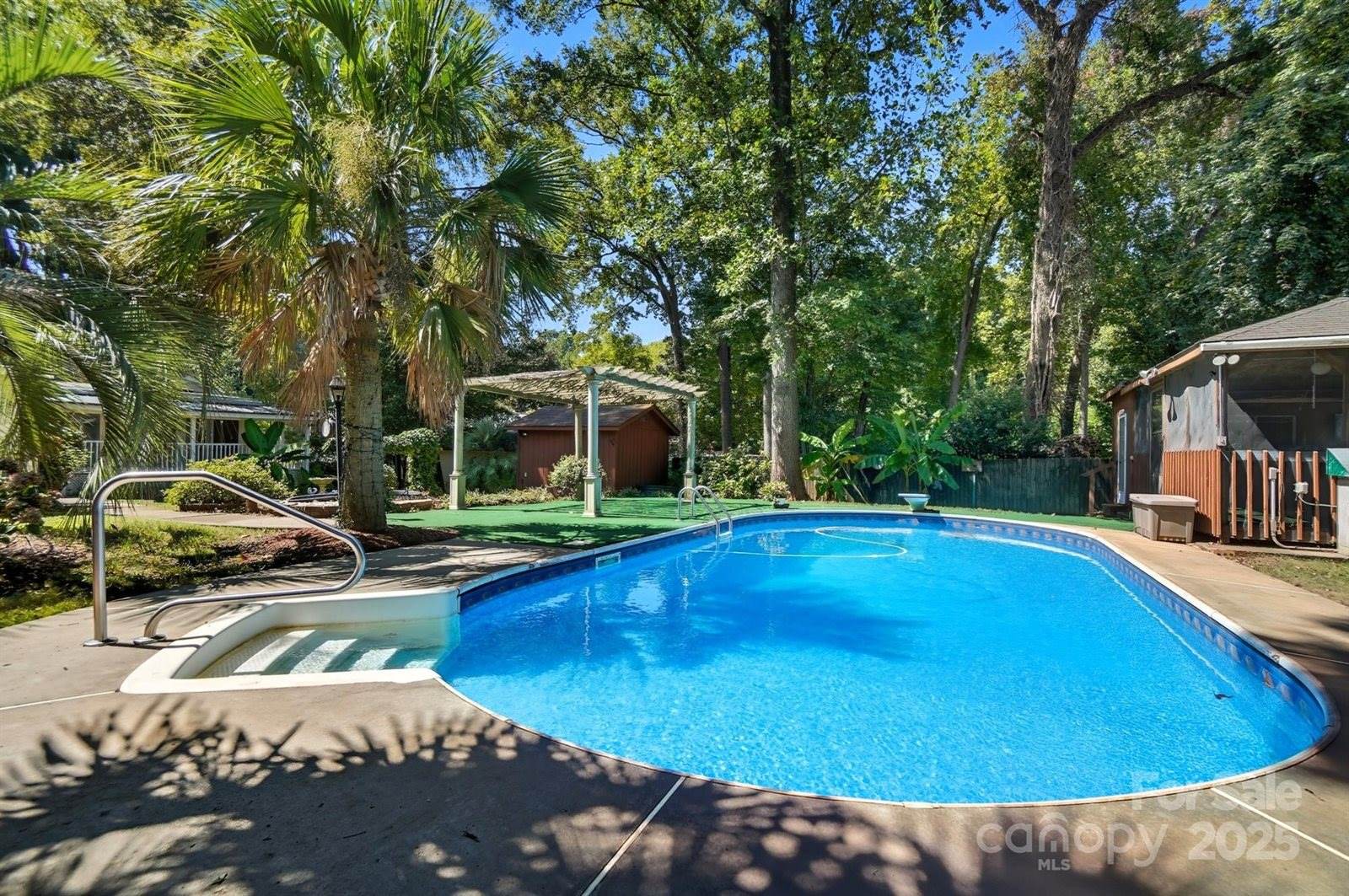 955 Hickory Nut Street, Charlotte, NC 28205