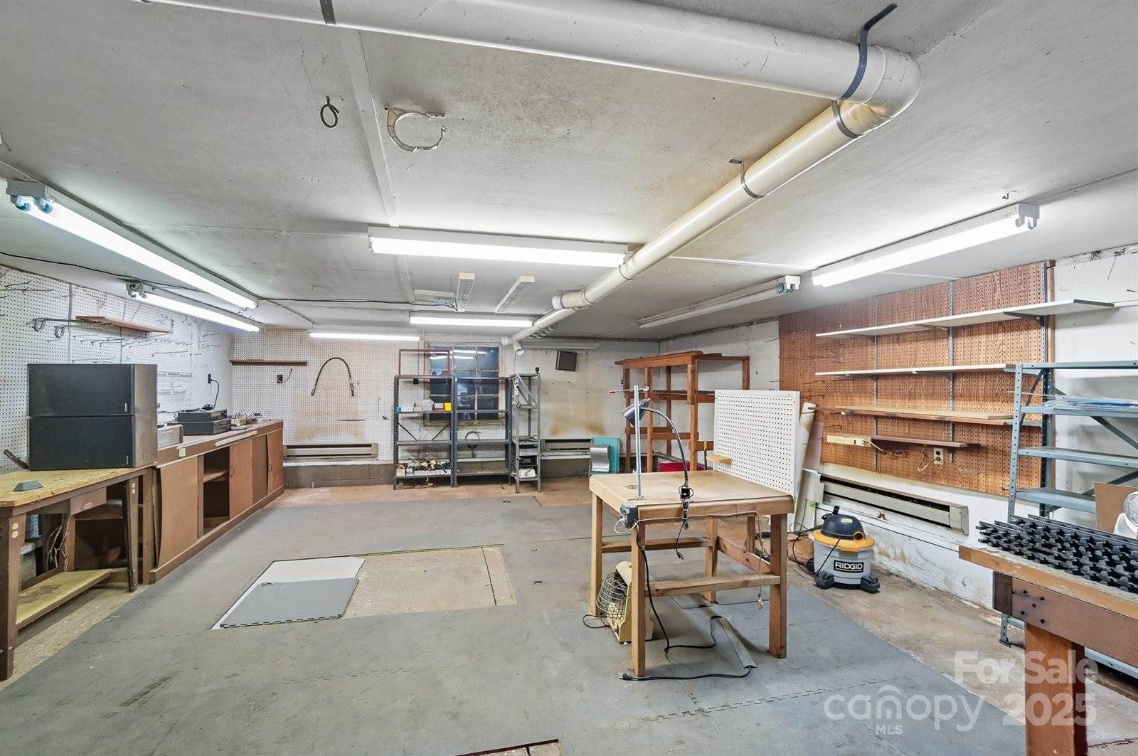 955 Hickory Nut Street, Charlotte, NC 28205