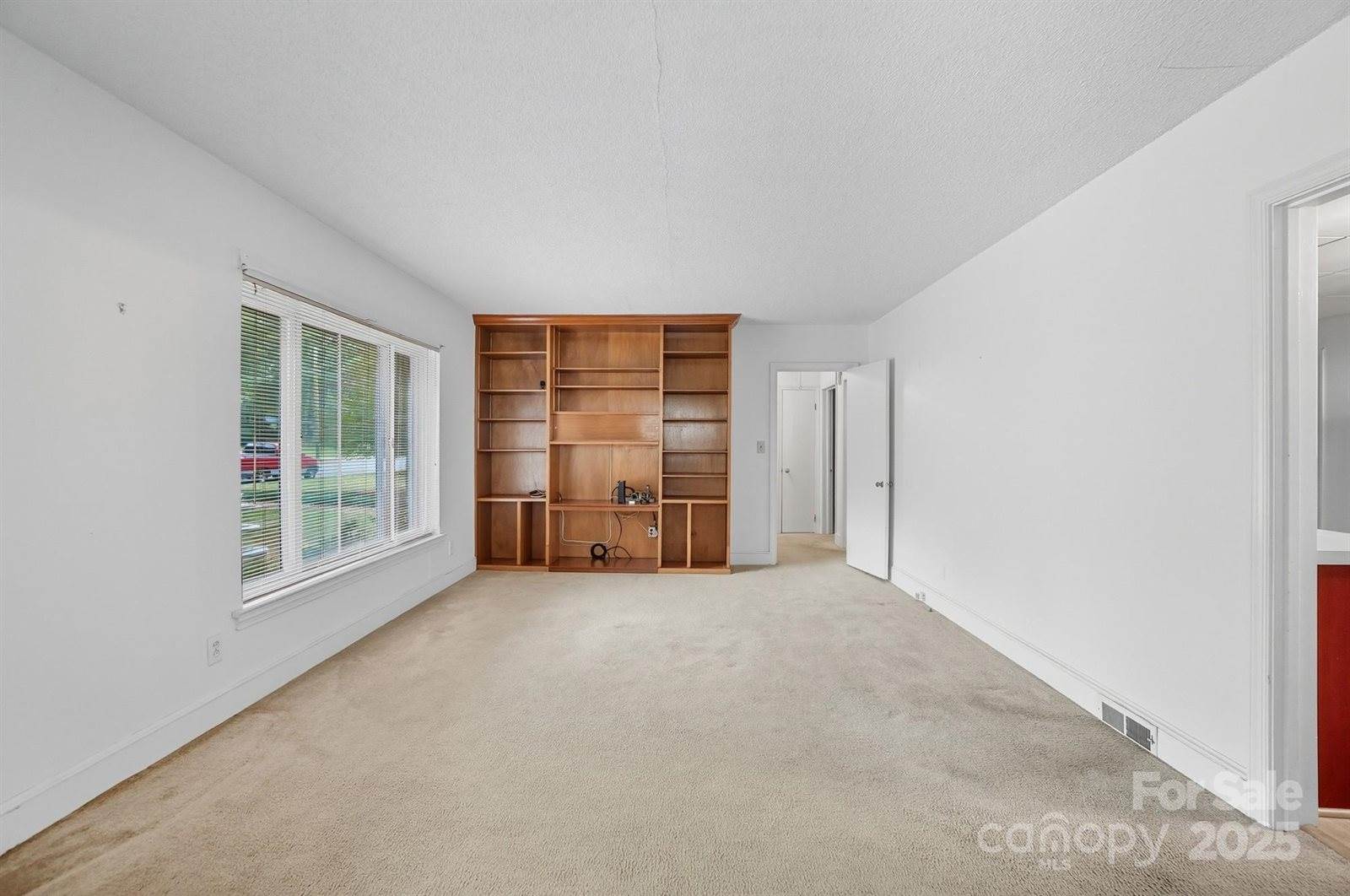 955 Hickory Nut Street, Charlotte, NC 28205