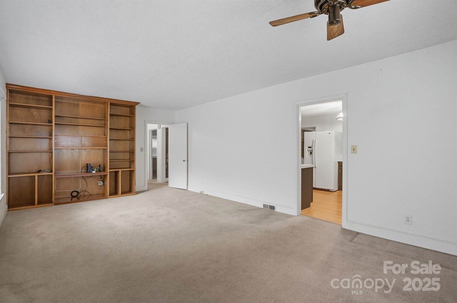 955 Hickory Nut Street, Charlotte, NC 28205