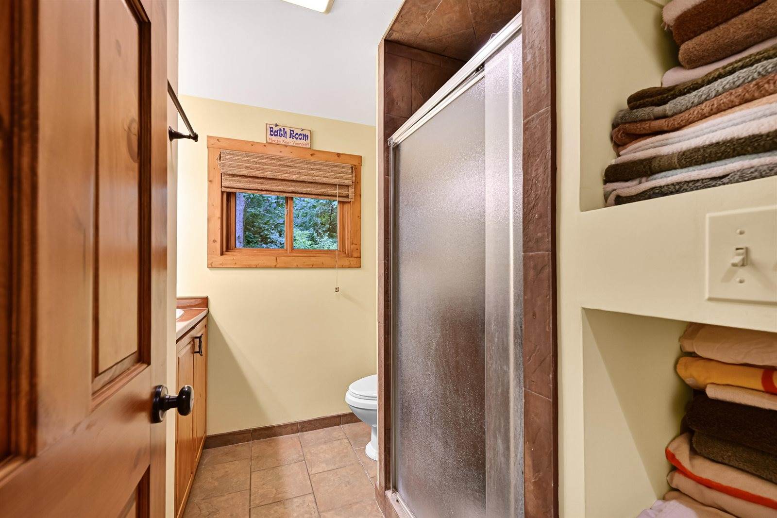 N6993 Oakwood Rd, Richmond, WI 53190