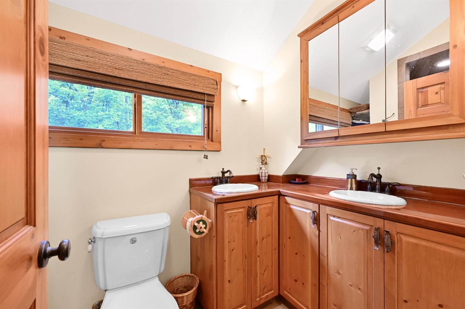 N6993 Oakwood Rd, Richmond, WI 53190