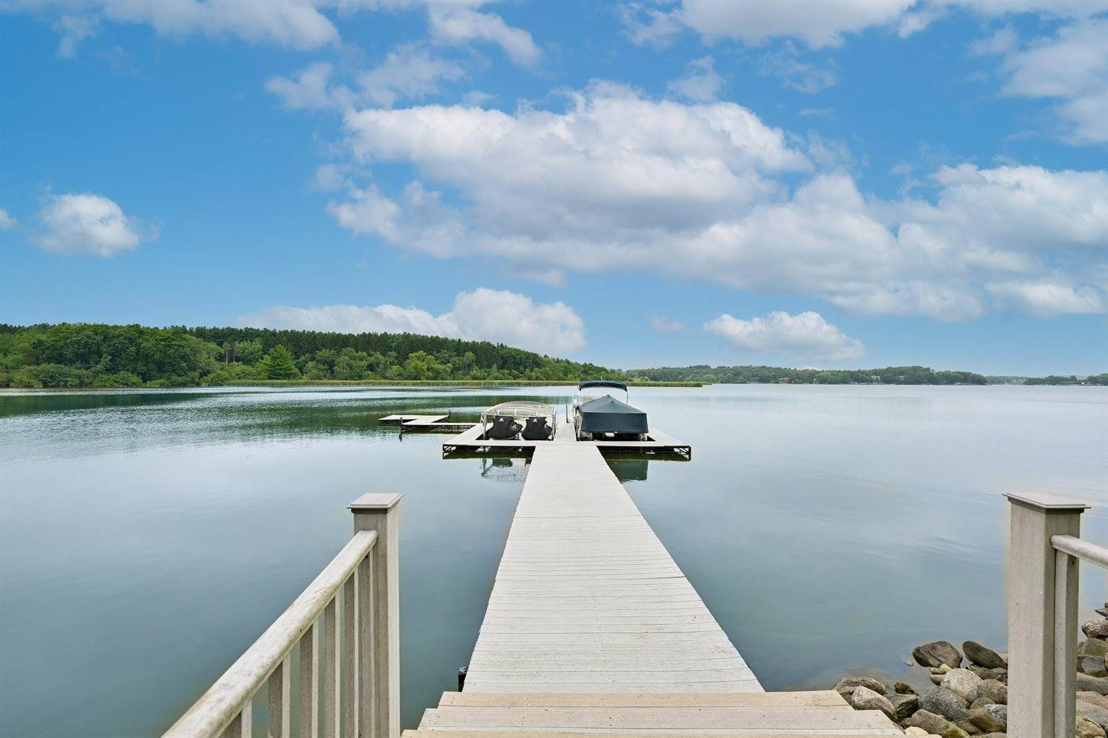 N6993 Oakwood Rd, Richmond, WI 53190