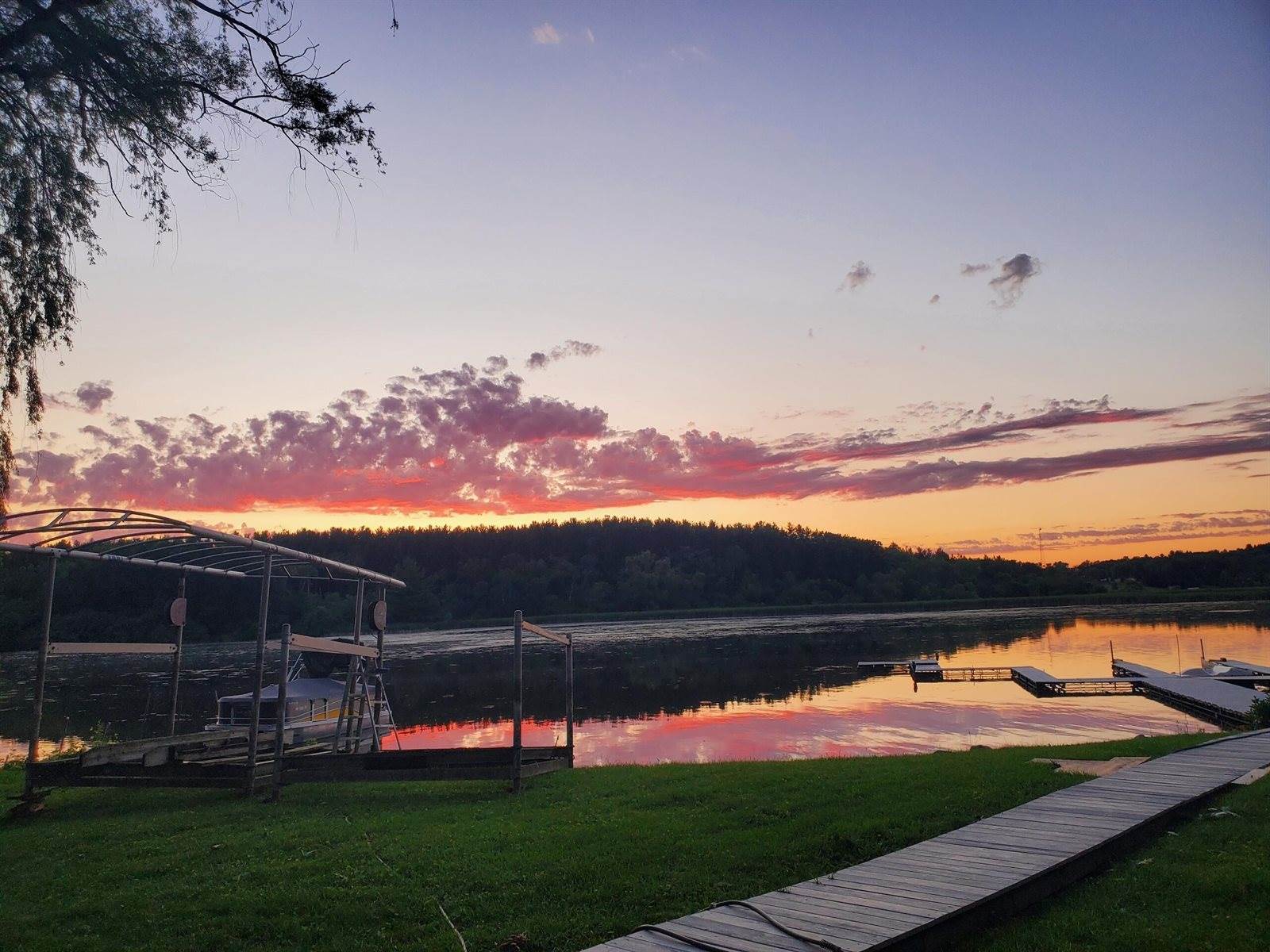 N6993 Oakwood Rd, Richmond, WI 53190