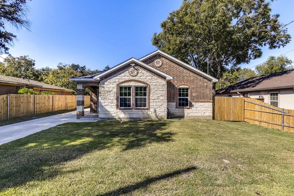 1423 Harlandale Avenue, Dallas, TX 75216
