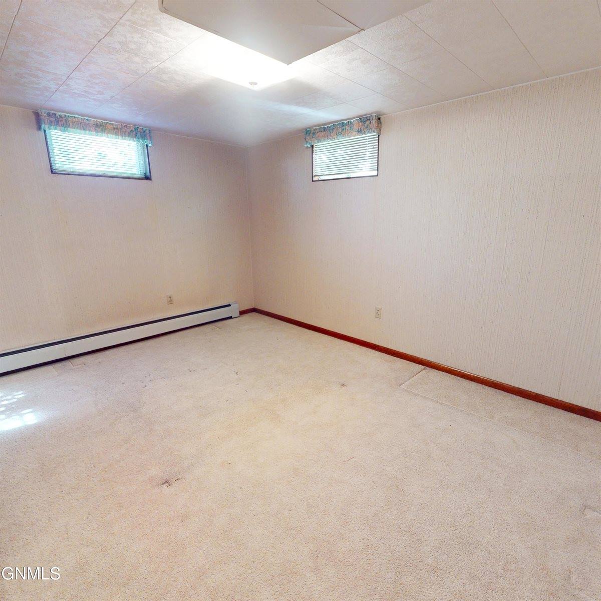 615 Broadway, Napoleon, ND 58561