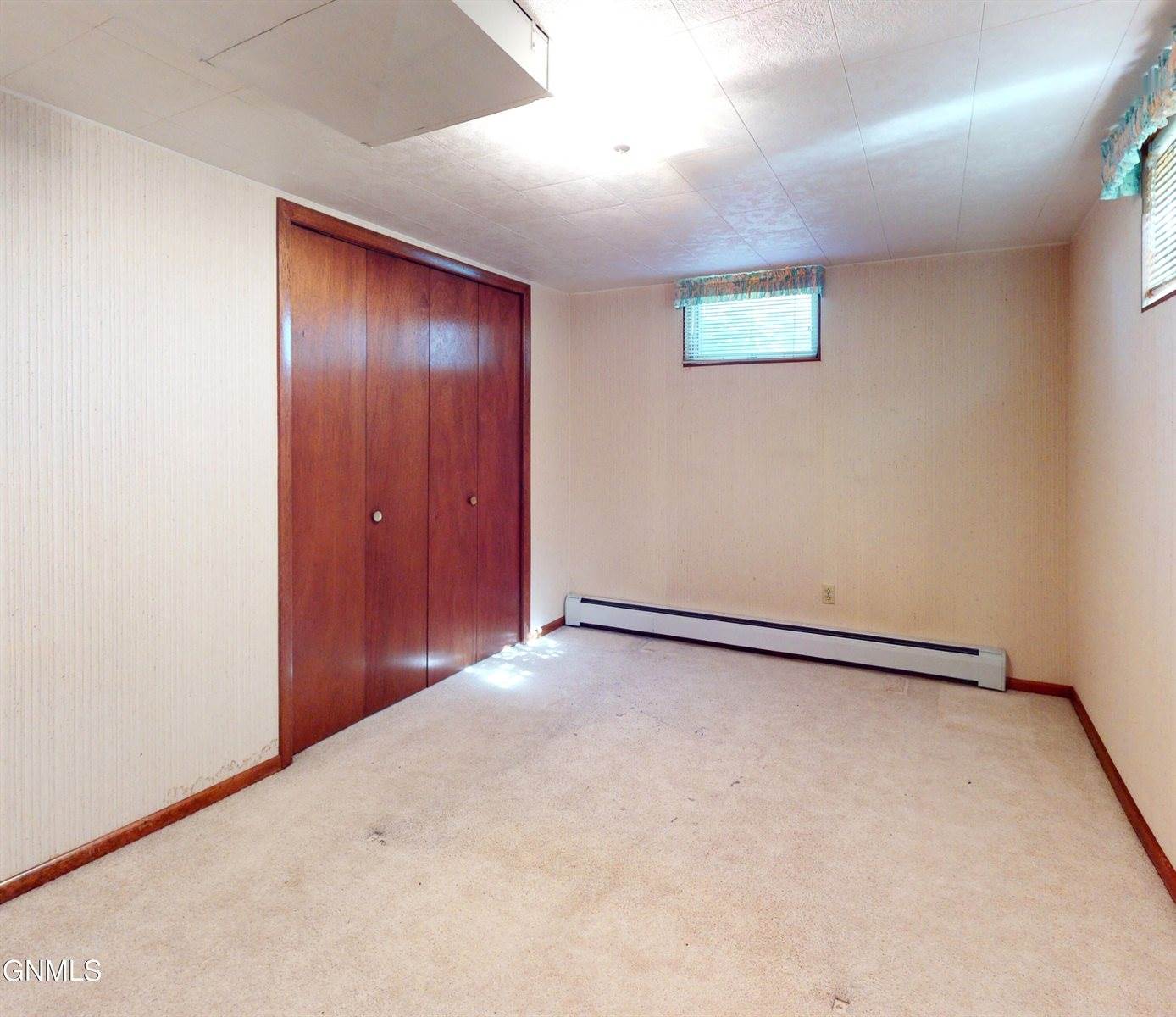 615 Broadway, Napoleon, ND 58561