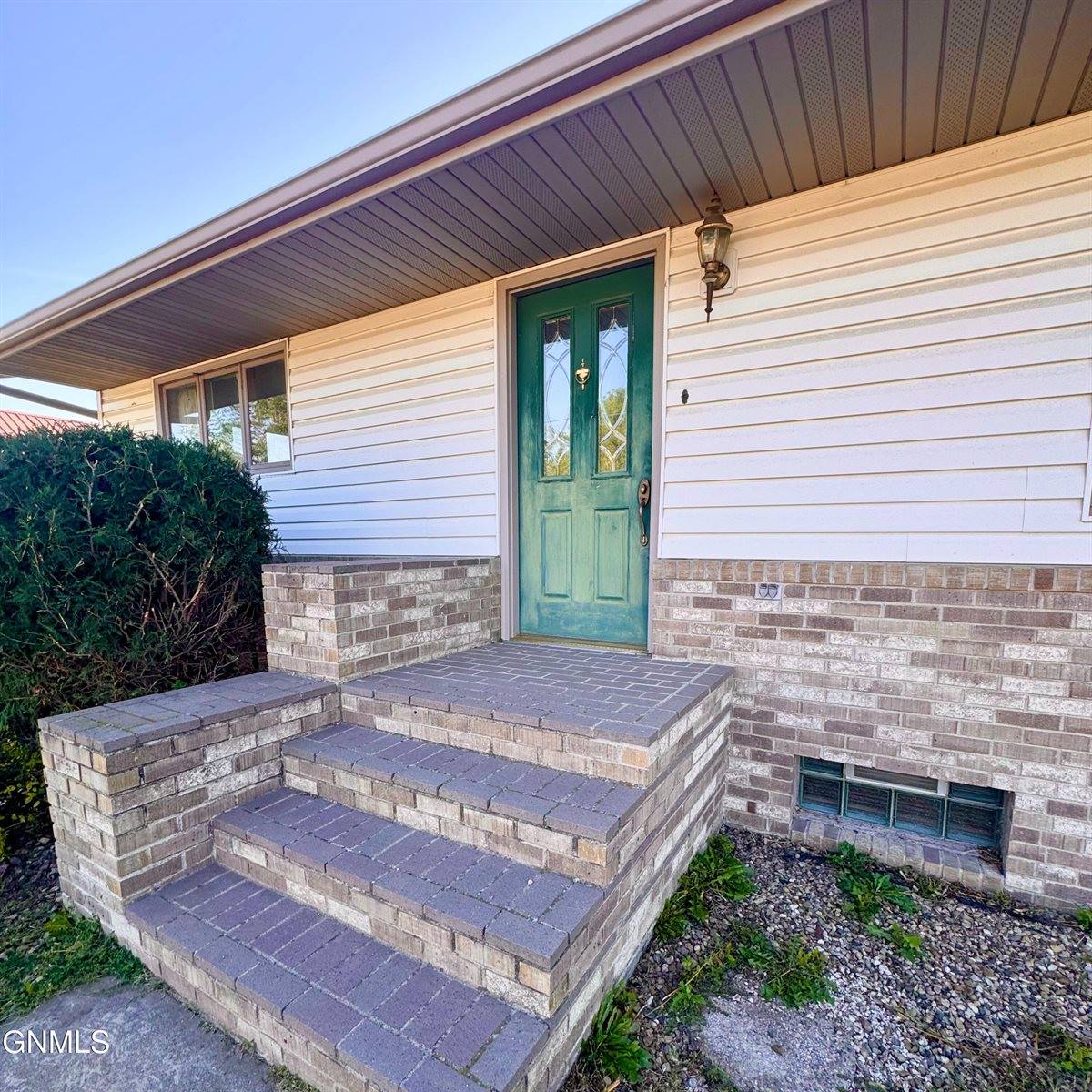 615 Broadway, Napoleon, ND 58561