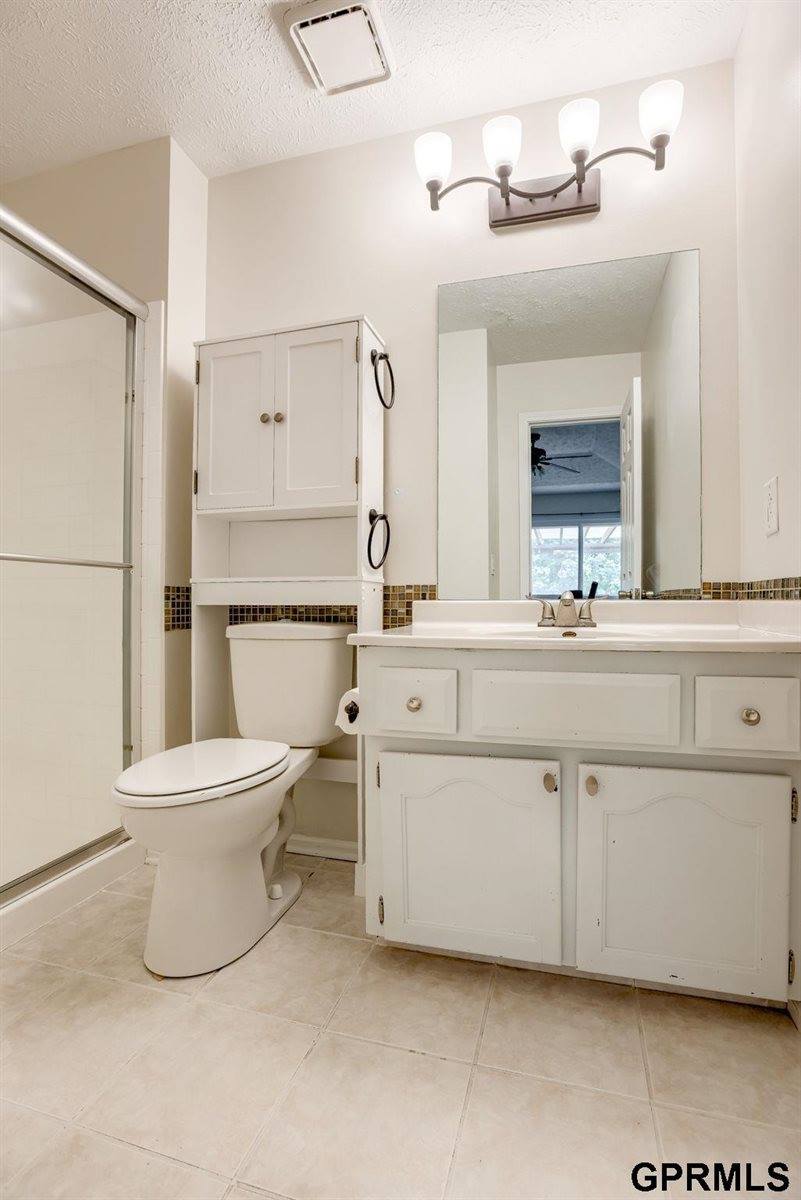 7520 South 135th Street, Omaha, NE 68138