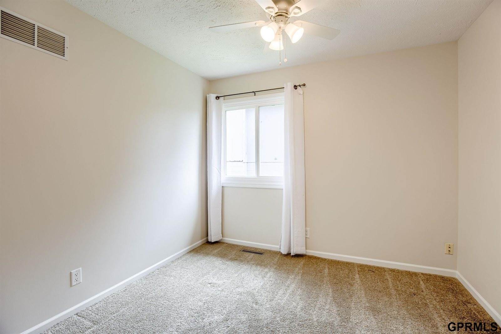 7520 South 135th Street, Omaha, NE 68138