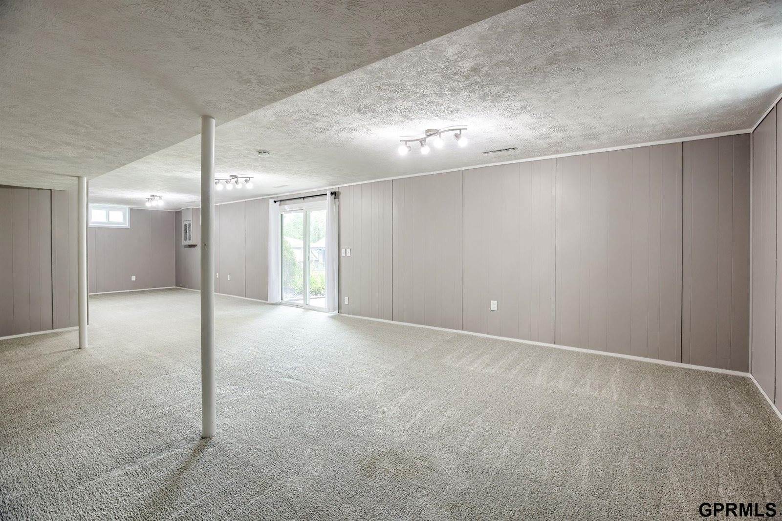 7520 South 135th Street, Omaha, NE 68138