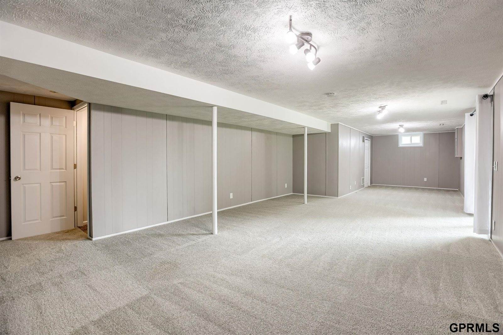 7520 South 135th Street, Omaha, NE 68138