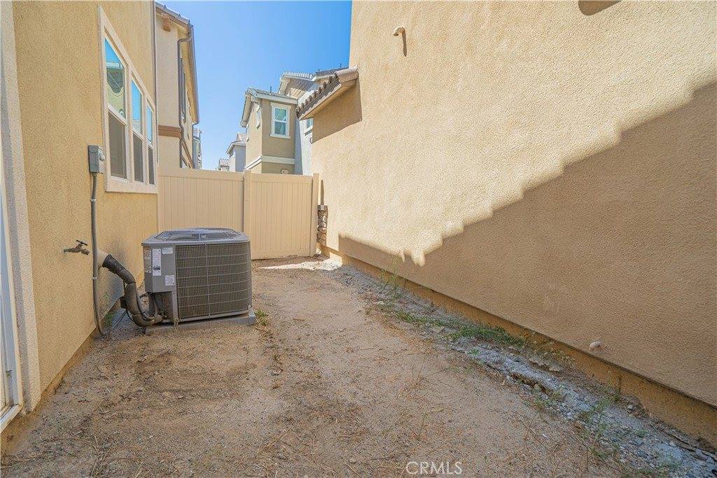 17047 Zion Dr., Canyon Country, CA 91387