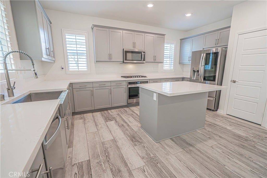 17047 Zion Dr., Canyon Country, CA 91387