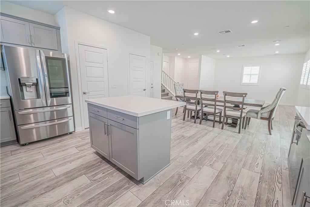 17047 Zion Dr., Canyon Country, CA 91387