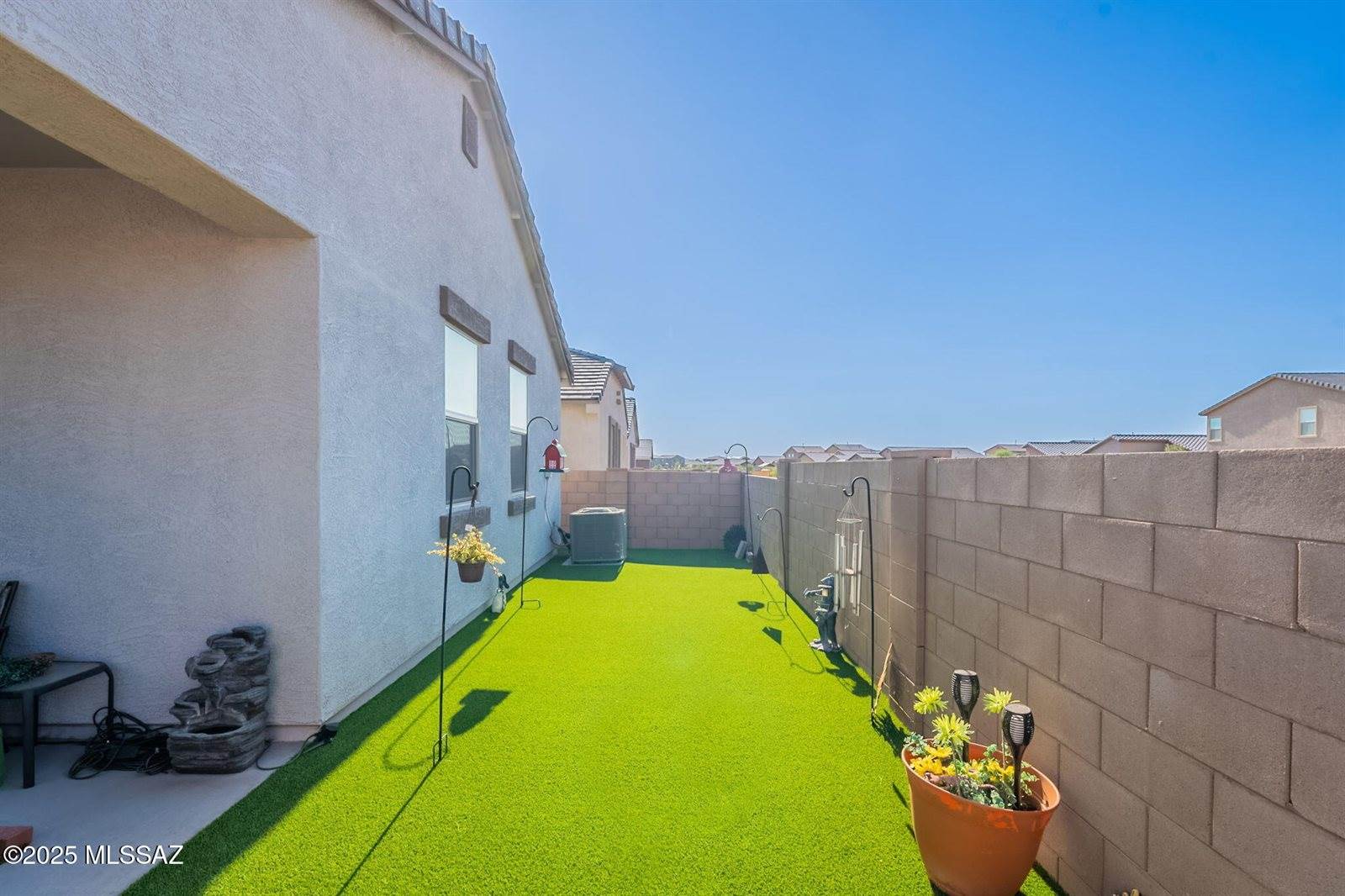 10472 West Thetford Lane, Marana, AZ 85653