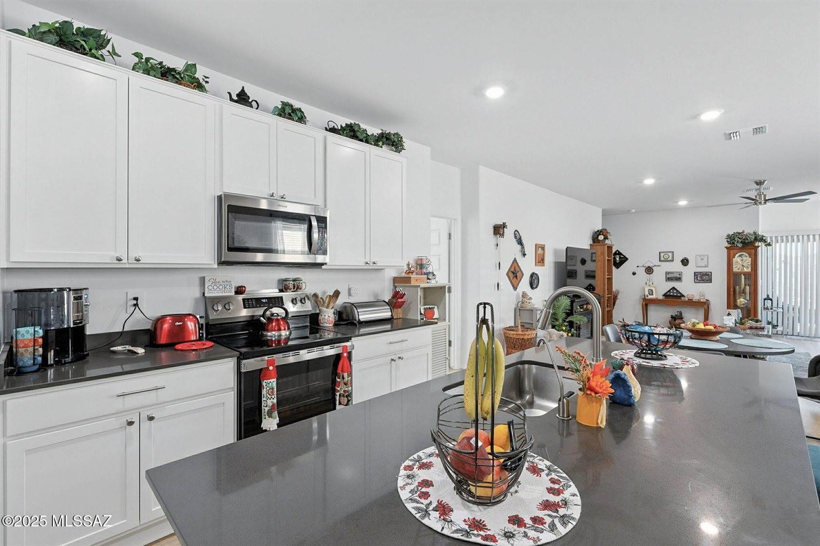 10472 West Thetford Lane, Marana, AZ 85653