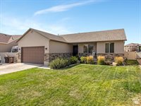 8242 North Gullane Rd, Eagle Mountain, UT 84005