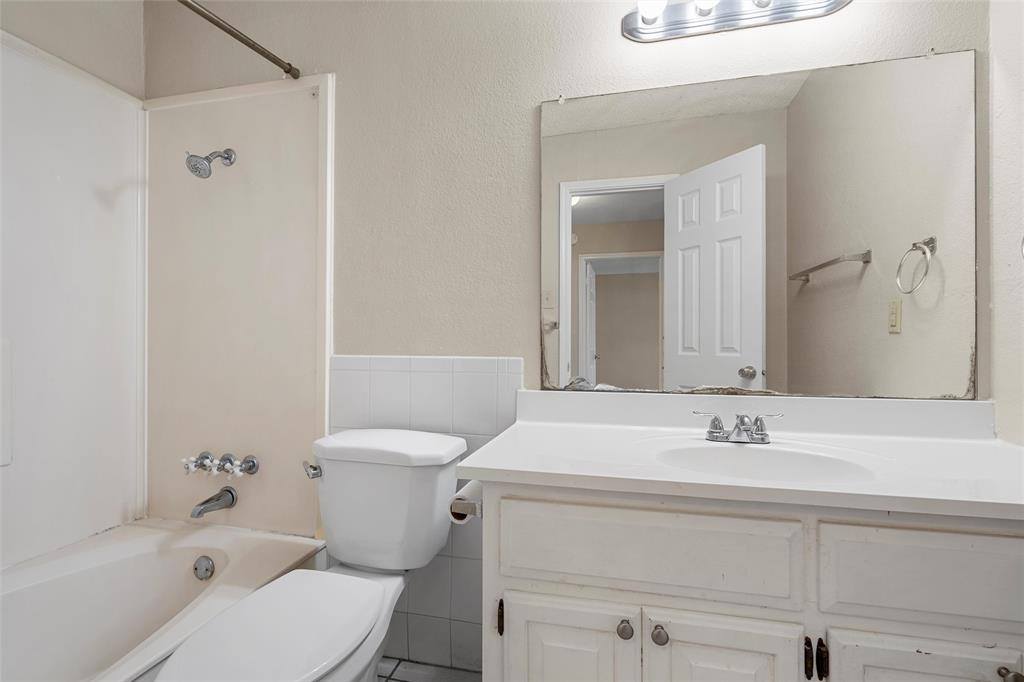 309 Crescent Drive, Hewitt, TX 76643