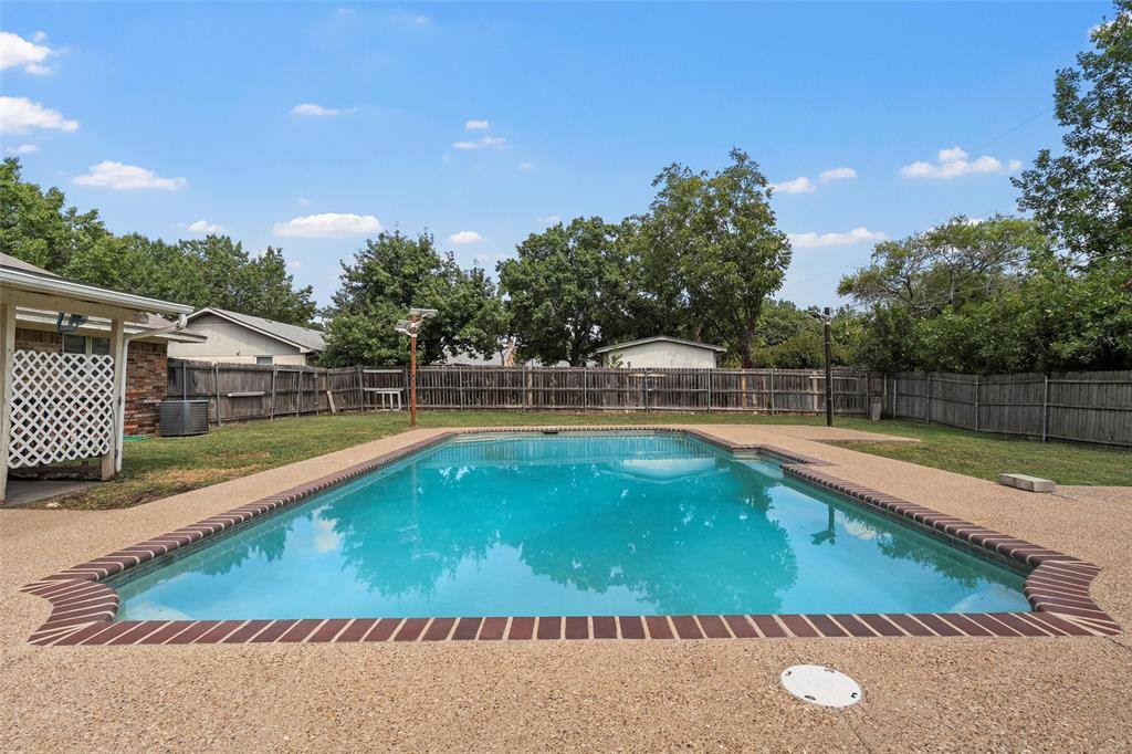 309 Crescent Drive, Hewitt, TX 76643