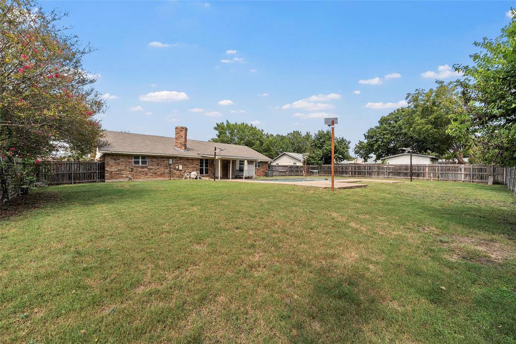 309 Crescent Drive, Hewitt, TX 76643