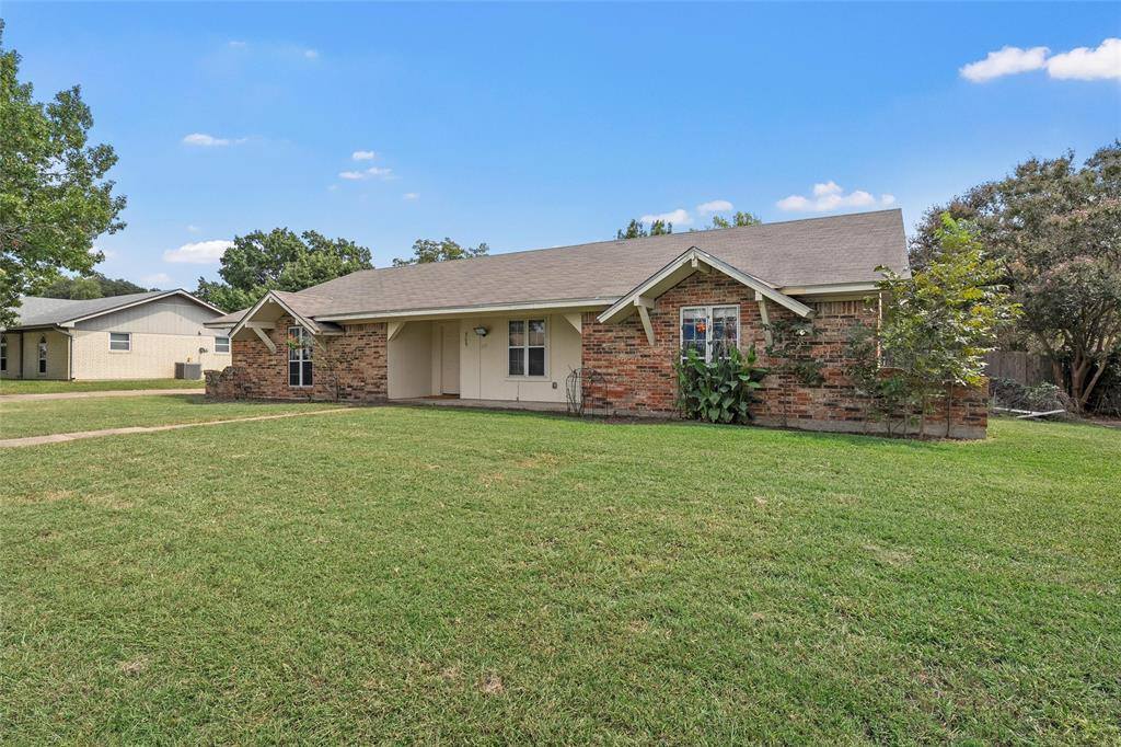 309 Crescent Drive, Hewitt, TX 76643
